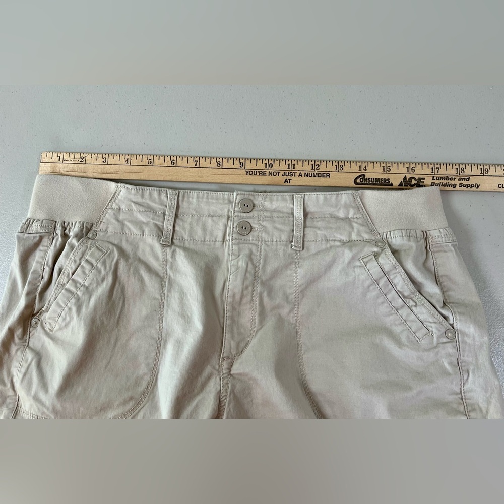 2 pair size 10 shorts for women- Lee Natural Fit, Gloria Vanderbilt Cream Cargo - Picture 9 of 17